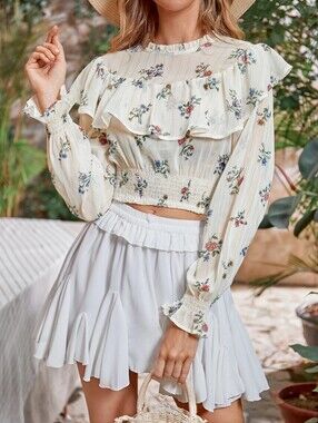 🍃FLASH SALE!✨BNWT Zara Printed Cropped Floral Ruffle Blouse.